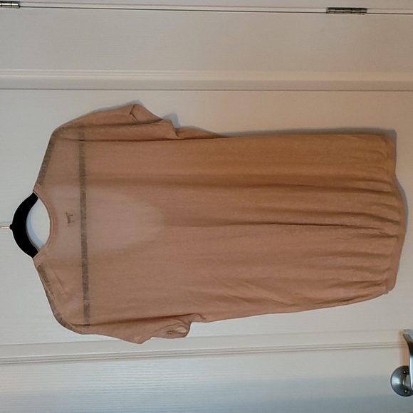Extra loose styled thin linen style top by Babaton (Aritzia) - Picture 2 of 3